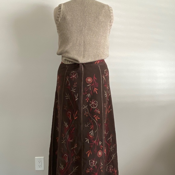 Boho type embroidered faux suede maxi skirt - Picture 9 of 10